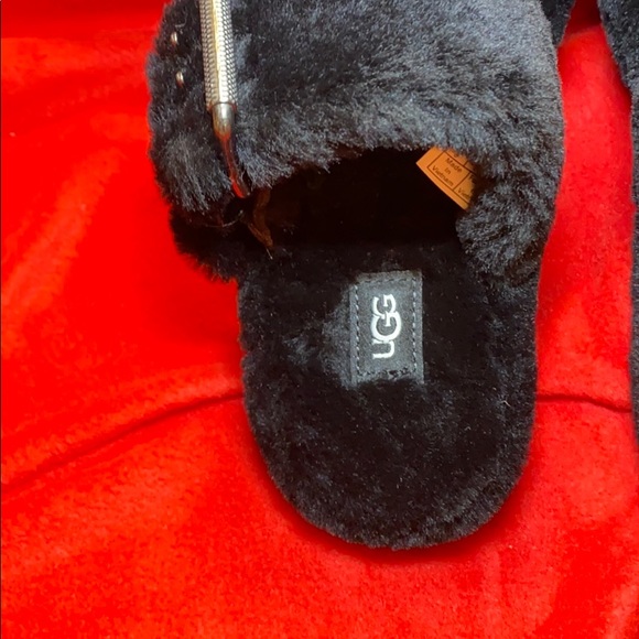 UGG Slippers - Picture 3 of 9